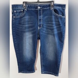 Cg/Cg Blue Denim Capri w/ Blingy Pockets Size 24